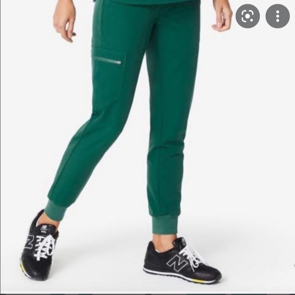 XS Hunter Green jogger FIGS